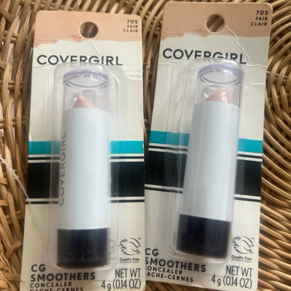 CoverGirl CG Smoothers Concealer Fair 705 014 oz discontinued make up